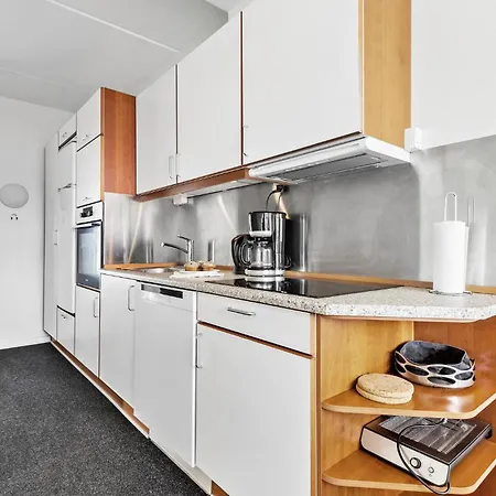 Fan Bad, Lejl, 51 Apartment